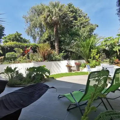 Falmouth Oasis with sub-tropical garden & parking