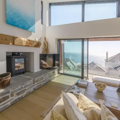 Holiday home with incredible sea views