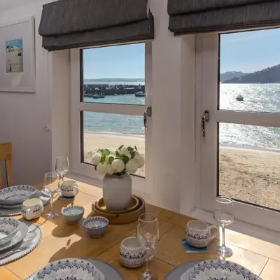 Harts Loft - On Beach - Panoramic Sea Views - By Harbour