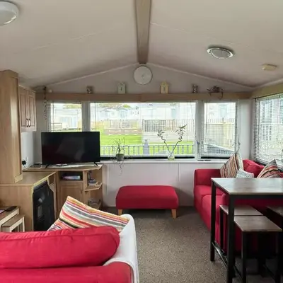 Family-Friendly 3-Bed Caravan Recently Renovated on Seven Bays Holiday Park