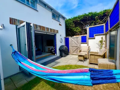 a hammock in the yard of a house at Pufflings, Padstow Coastal Cottage, Free Private Parking in Padstow