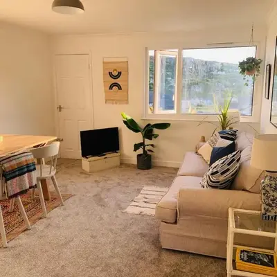 Lovely two bed flat with a sea view next to beach