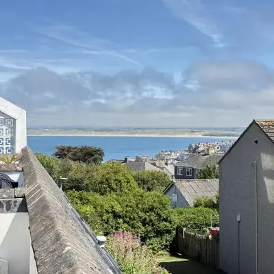5 Ayr Court