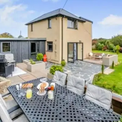 St Ives Countryside Home with Pool Table & Parking