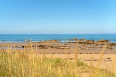 a sandy beach with the ocean in the background at Finest Retreats - Tregarden in Bude