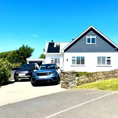 Porth Beach Lodge