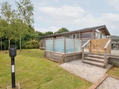 a house with a swimming pool and a parking meter at 3 Meadow Retreat in Liskeard
