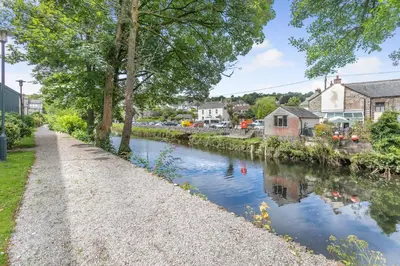 a river in a town with trees and houses at 1 Bed in Lostwithiel oc-n32748 in Lostwithiel