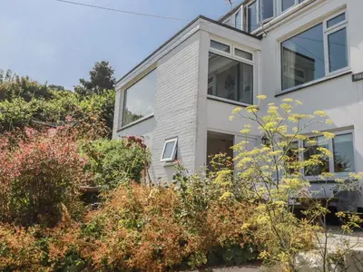 an image of a house with plants at Kiln Cottage in Fowey