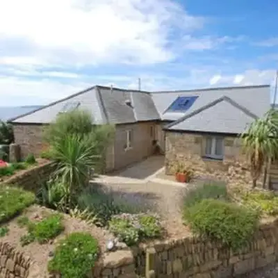 Stunning Old Carthouse with seaview