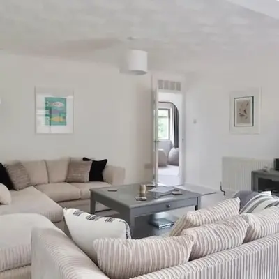 Sleeps 9- KingBeds- FamilyFriendly- ContactlessCI