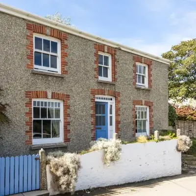 Trevethen Cottage - Free Parking and WiFi - Close to Beach - Pets Welcome