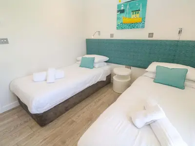 two beds in a small room with at Lodge 83, Gwel an Mor in Redruth
