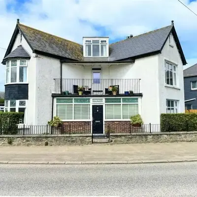 Lowenek House