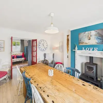 Seaside 2-bed Home in Flushing with Free Parking & sea views