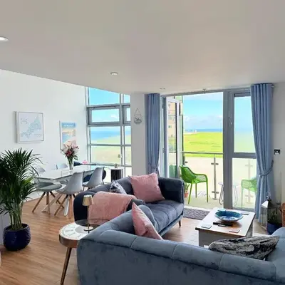 Penthouse 46Zinc - Headland View