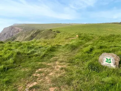 a sign on the side of a grassy hill at Raddons - Uk50657 in Bude