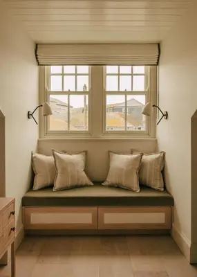 a window seat in a room with two lamps at Seaside Cottage in St Ives in St Ives