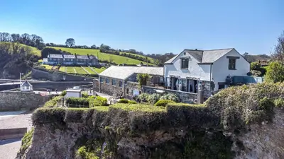 a house on the edge of a cliff at Lightkeepers Cottage in Charlestown
