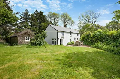 a white house with a yard in front of it at 2 Bed in Advent oc-s6025 in Camelford