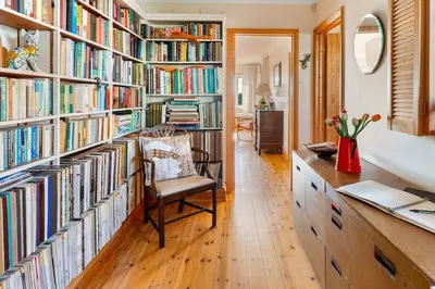 a library with book shelves filled with books at Peaceful cottage with views - Fairview Cottage in Mylor Bridge