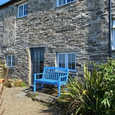 Buntings Cottage at Trenale Court Cottages