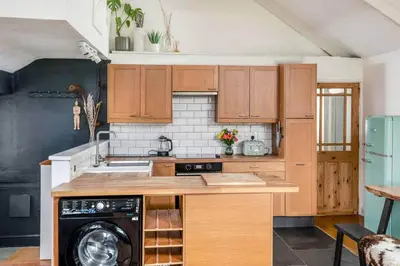 a kitchen with a washer and a dishwasher at Blue Skies // Porth // Newquay in Newquay