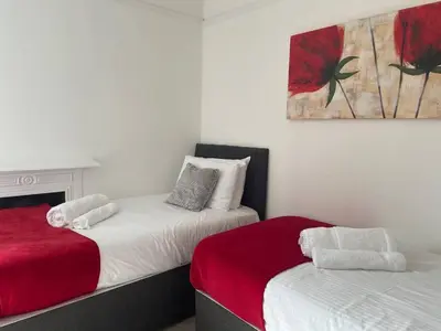 Gallery image of Cornwall Explorer's Base 2 Bed City Apt in Kenwyn
