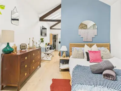 Gallery image of Stylish Central Studio with Parking in Falmouth