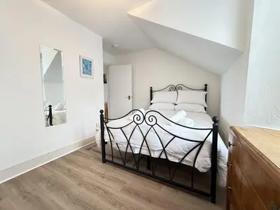 a bedroom with a black and white bed in a room at Draycott Dreams in St Ives