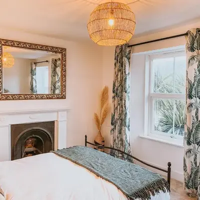 Twiga Cottage - Quiet 2 bed - Heart of town - Walk to beaches