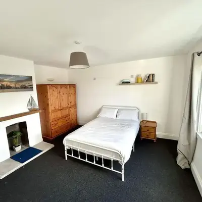 The Blue House - Godolphin - Large Spacious Home