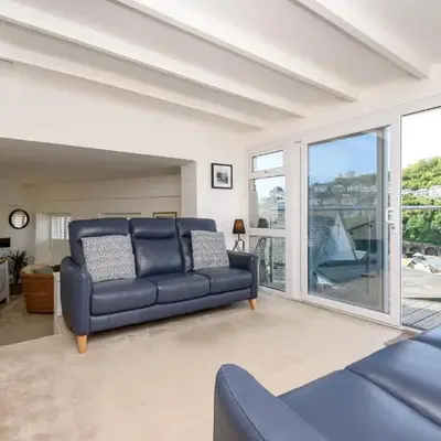 Custom House - Modern town centre house