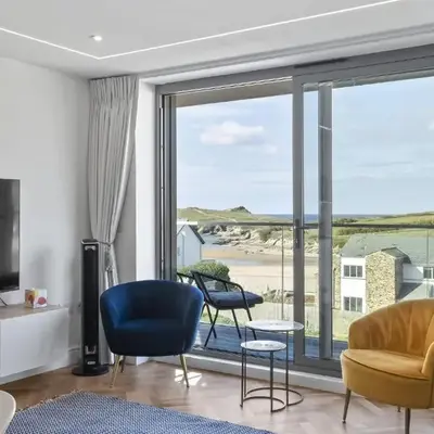 Apartment Balcony with Expansive Sea Views Parking
