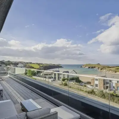 Penthouse Balcony with Expansive Sea Views Parking