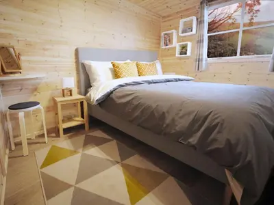 a bedroom with a bed in a wooden wall at Holiday Home für 1 Personen - 1 Kind ca- 33 m² in Ludgvan- Cornwall by Interhome in Ludgvan