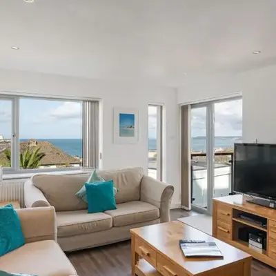 Modern Mews Home with Sea Views Private Parking