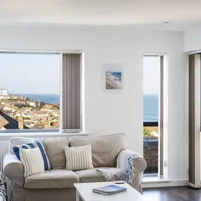 Modern Home with Sea Views Newquay