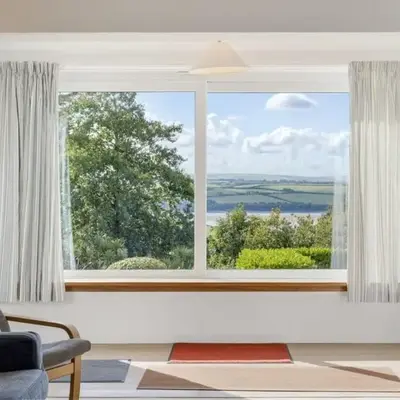 Spacious Apartment in Rock Private Parking