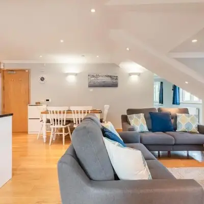 Spacious Flat A Few Mins Walk to Carlyon Bay Beach