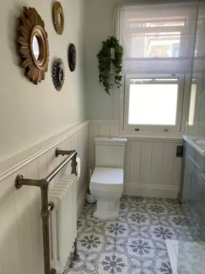a bathroom with a white toilet and a window at Fimbarr's Reach in Fowey