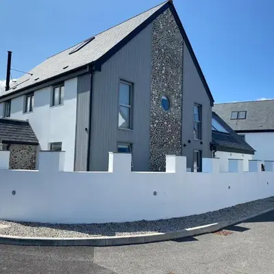 Detached 4 Bed House with large gardens and Hot Tub