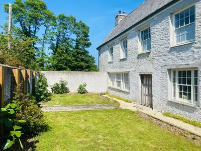 Gallery image of Jacobean Farmhouse, pet friendly in Truro
