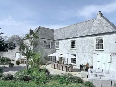 Gallery image of Jacobean Farmhouse, sleep 10 guests, pet friendly in Saint Mawes