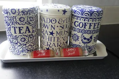 a tray with two coffee cups on top of it at The annex, Ruthvose in Saint Columb Major