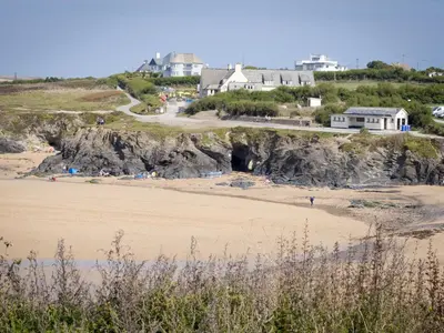 a view of a beach with houses on a cliff at YHA Treyarnon Bay in Padstow