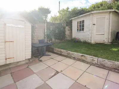 a backyard with a picnic table and a shed at Driftwood in Wadebridge