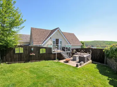 a backyard with a fence and a house at Treview in Launceston