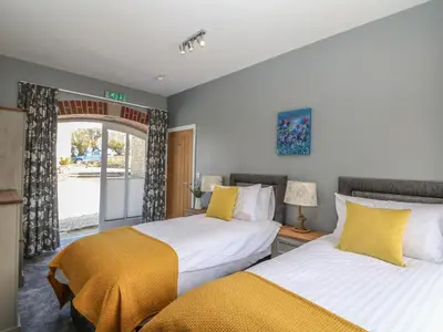 two beds sitting next to each other in a bedroom at Dexter in Penryn