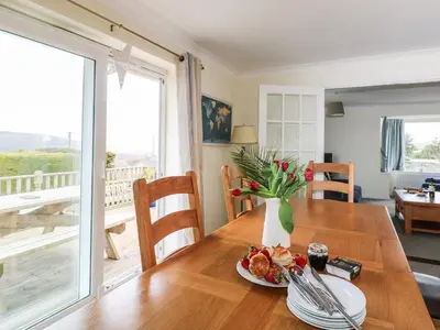 a dining room with a table with a plate of food at Bethany Bay View in Cubert
